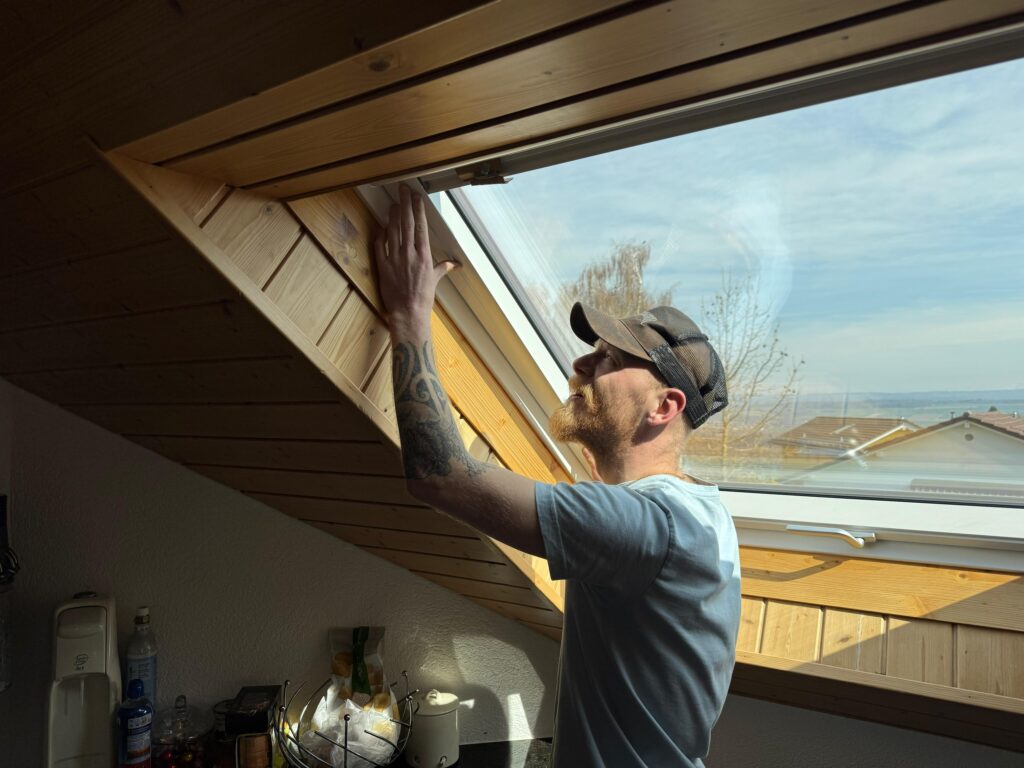 Pose de stores, moustiquaires et volets roulants VELUX® en Suisse romande